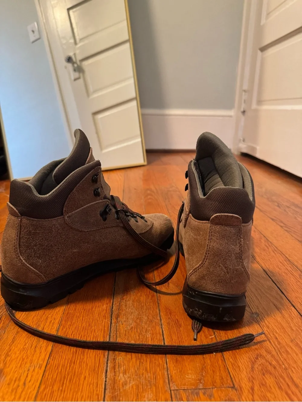 Asolo Men's Brown Suede Hiking Boots with Black Vibram Outsole